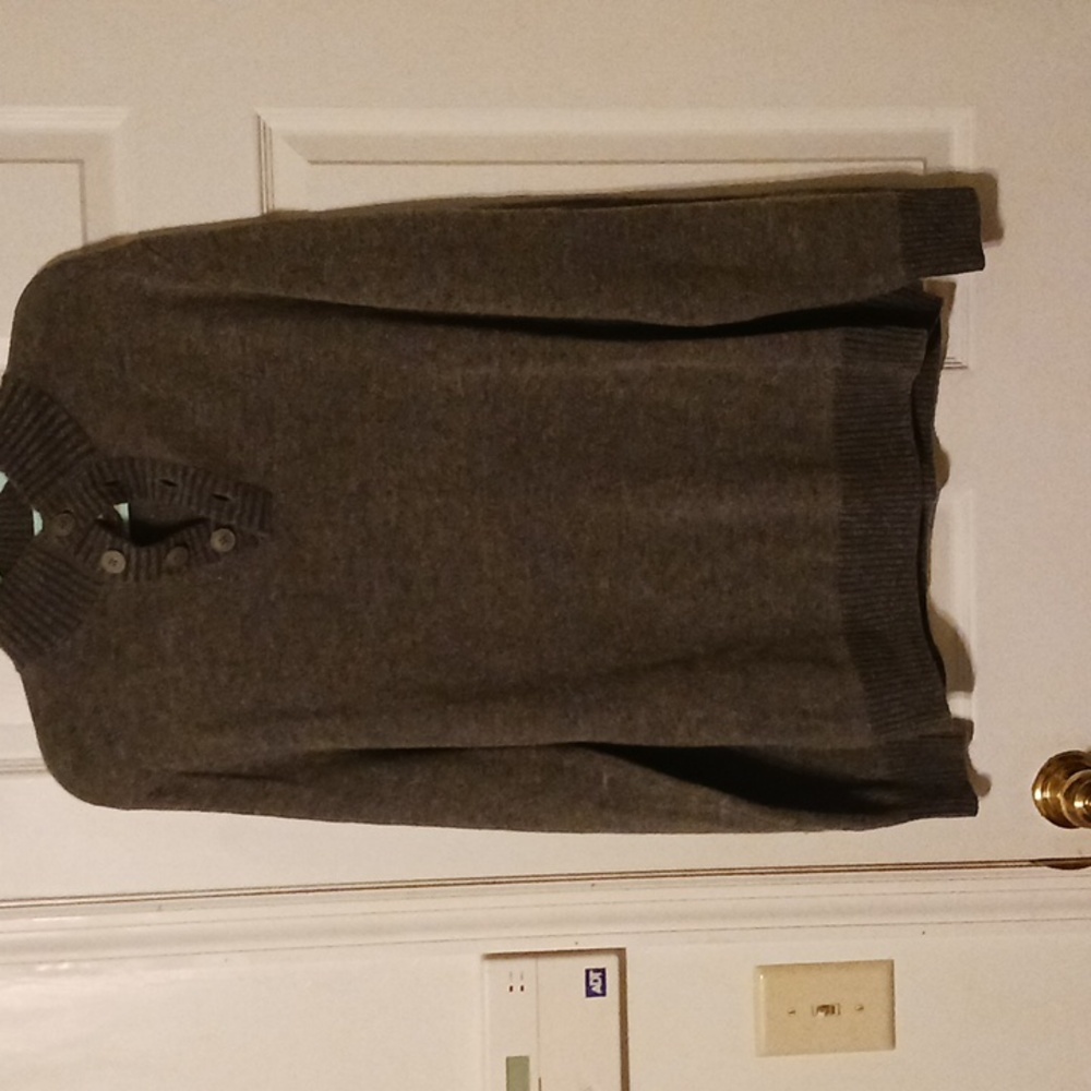 Refractory men's sweater dark brown with 3 button collar